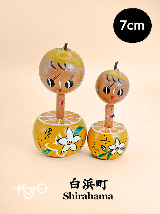 K05047 - Omiyage Mikan Kokeshi Shirahama 白浜町