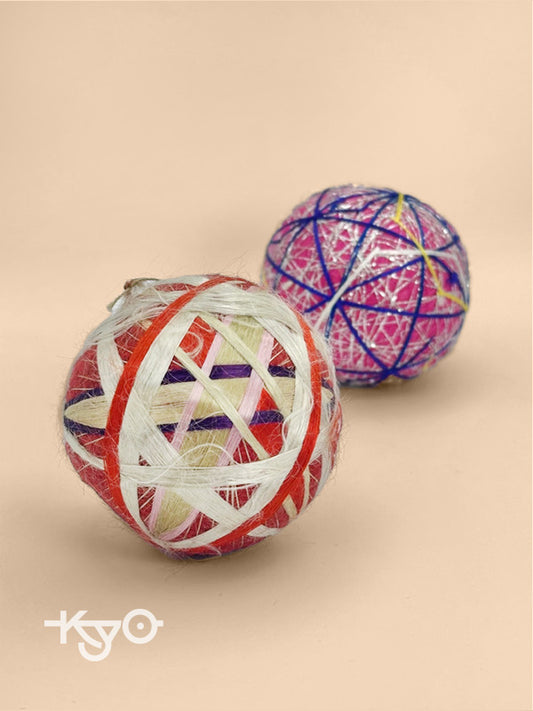 FT52 - Two vintage temari balls from Japan