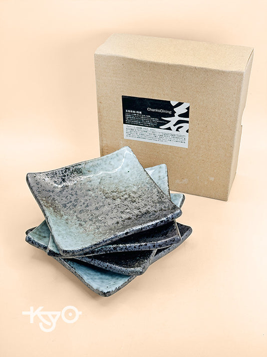 TB152 - Set of four small square plates 花田勝